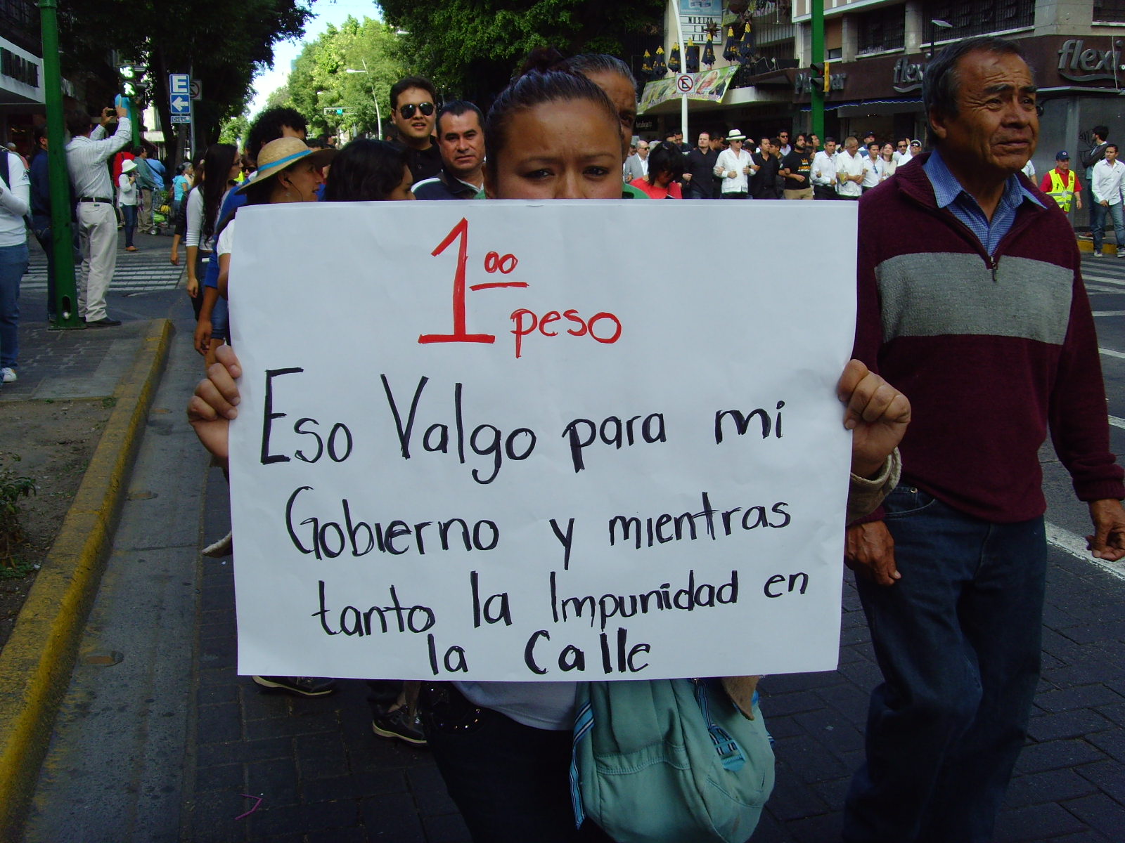 Estatizar transporte publico, demanda durante marcha estudiantil